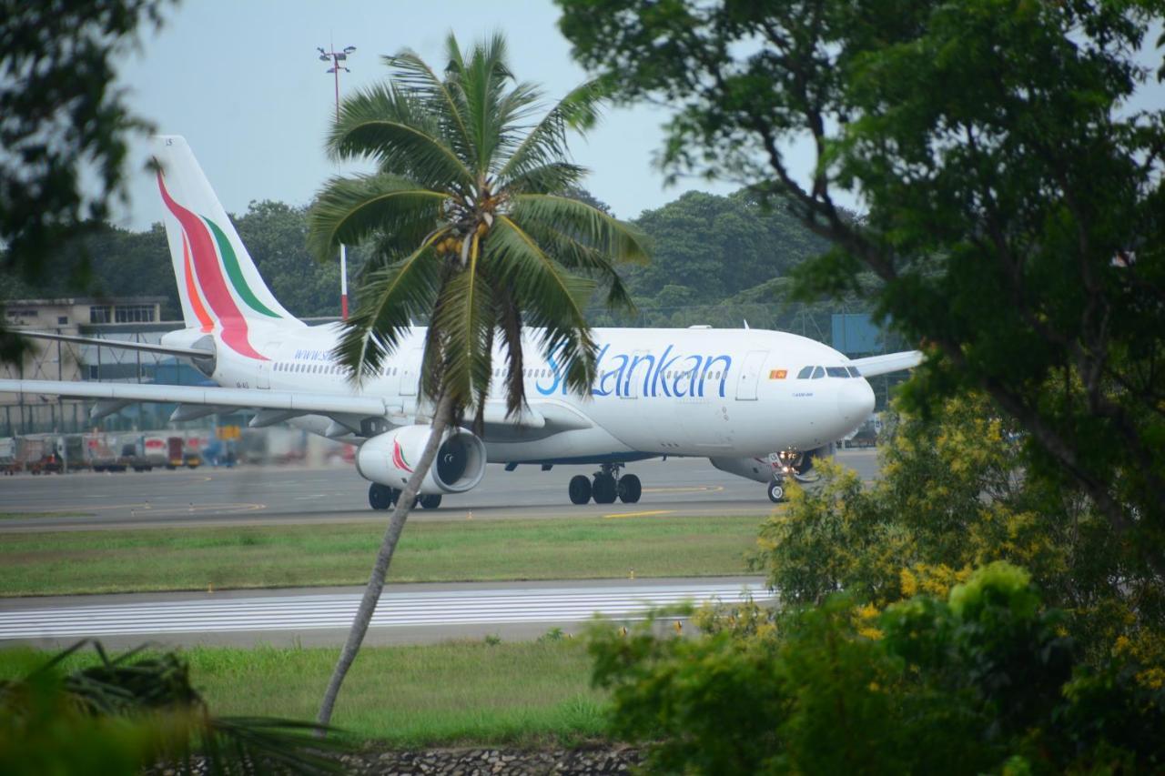 Concey Transit Hotel Airport View Katunayaka Bagian luar foto