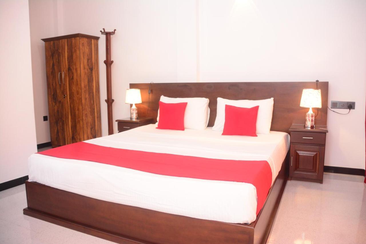 Concey Transit Hotel Airport View Katunayaka Bagian luar foto