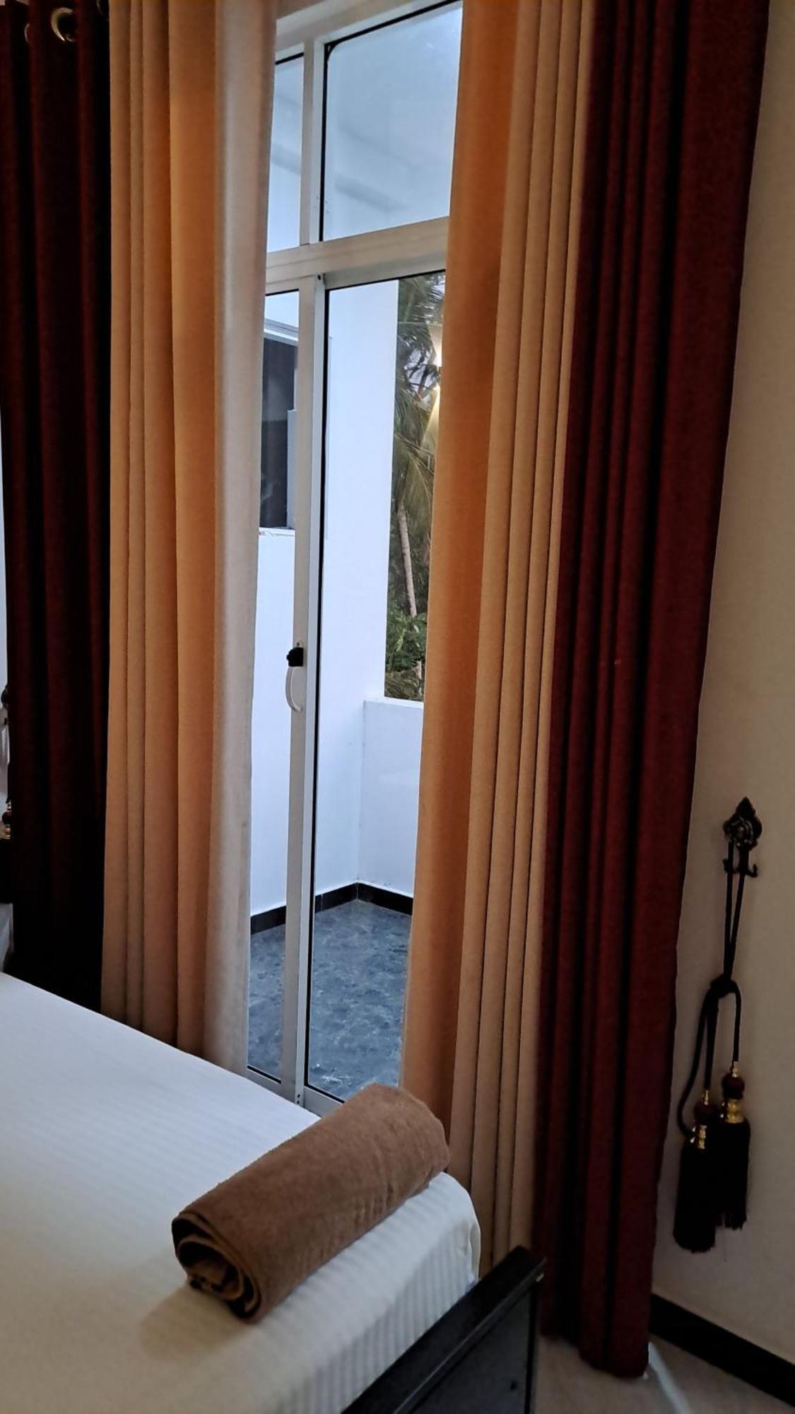 Concey Transit Hotel Airport View Katunayaka Bagian luar foto